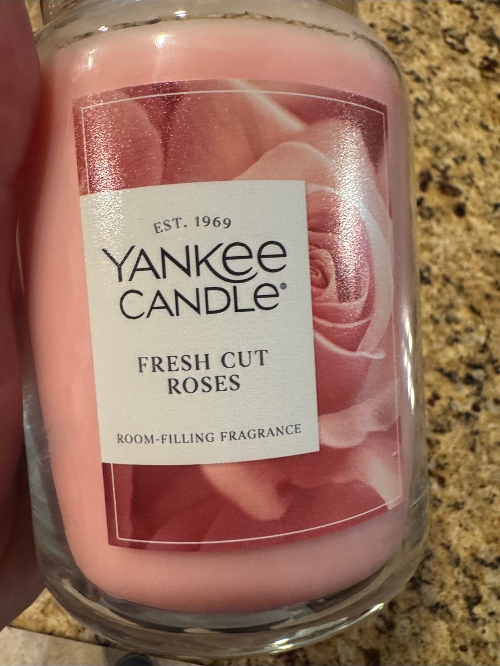 Yankee Candle “fresh cut Roses” Scented Large Glass Jar Candle 22 oz - Picture 2 of 5